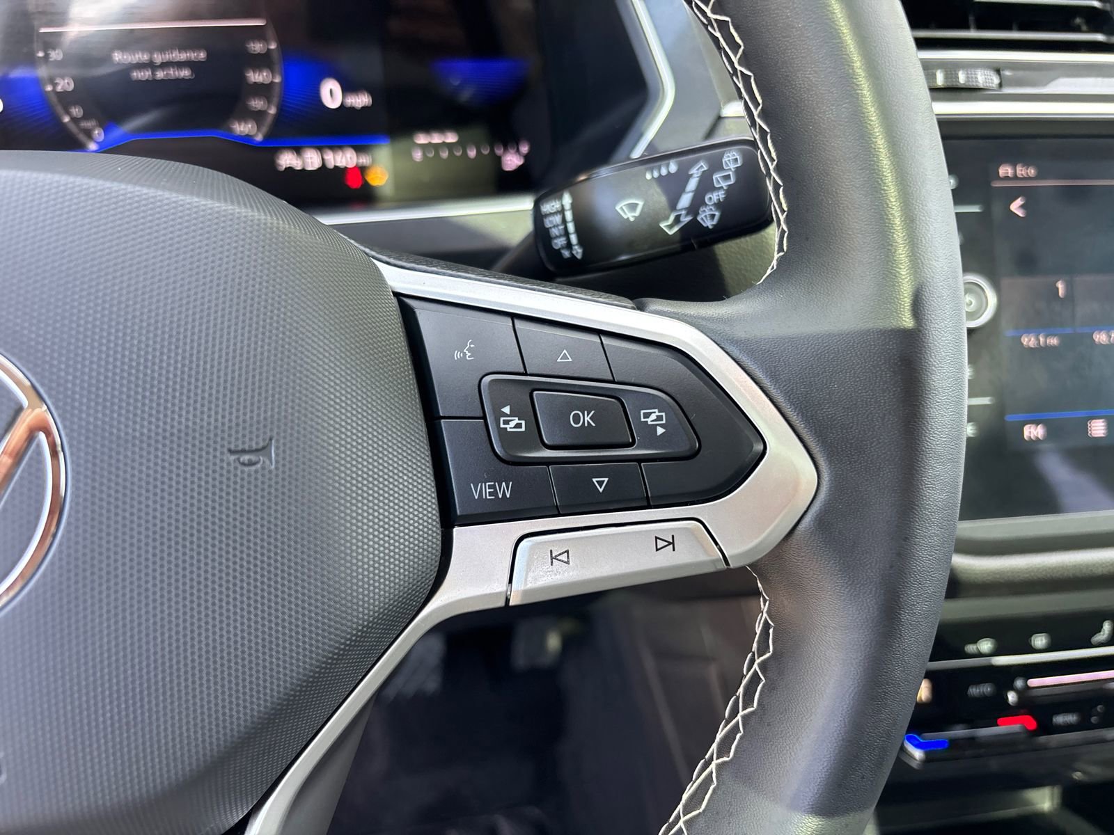 Certified 2024 Volkswagen Tiguan SE AWD/4WD image 18