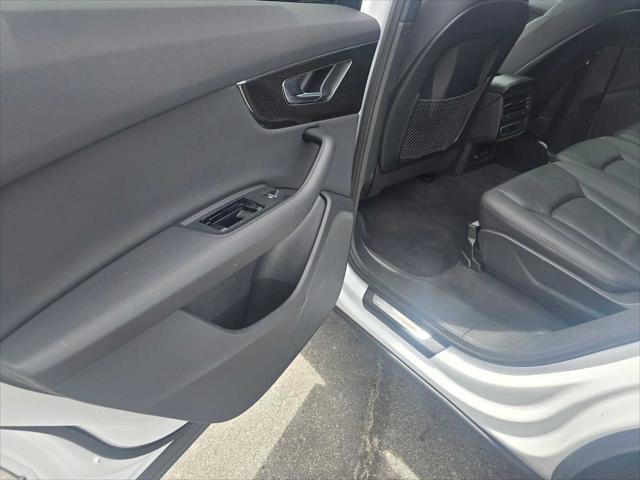 Used 2023 Audi Q7 2.0T Premium w/ Towing Package AWD/4WD image 18