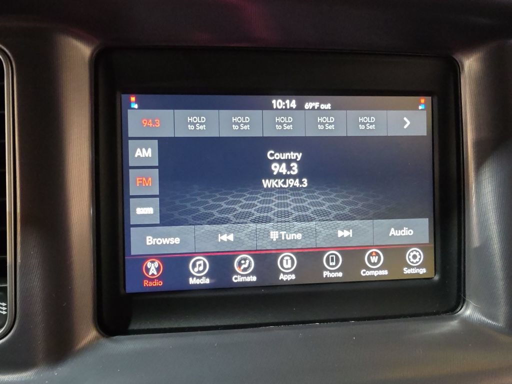 Used 2020 Dodge Charger SXT RWD image 12