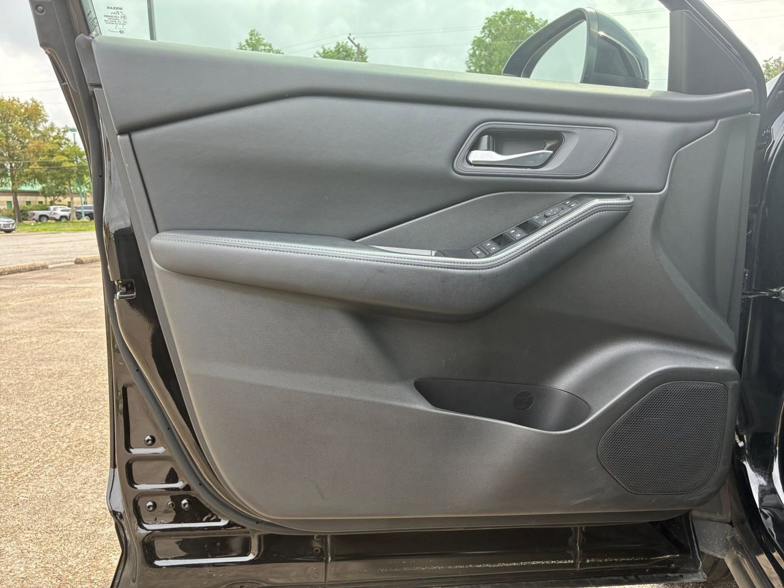 Used 2025 Nissan Rogue SV AWD/4WD image 15