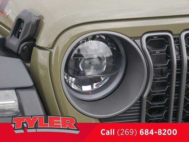 New 2026 Jeep Gladiator Rubicon w/ Steel Power Dome Hood Package AWD/4WD image 10