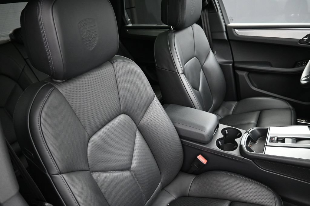 Certified 2026 Porsche Macan AWD/4WD image 29