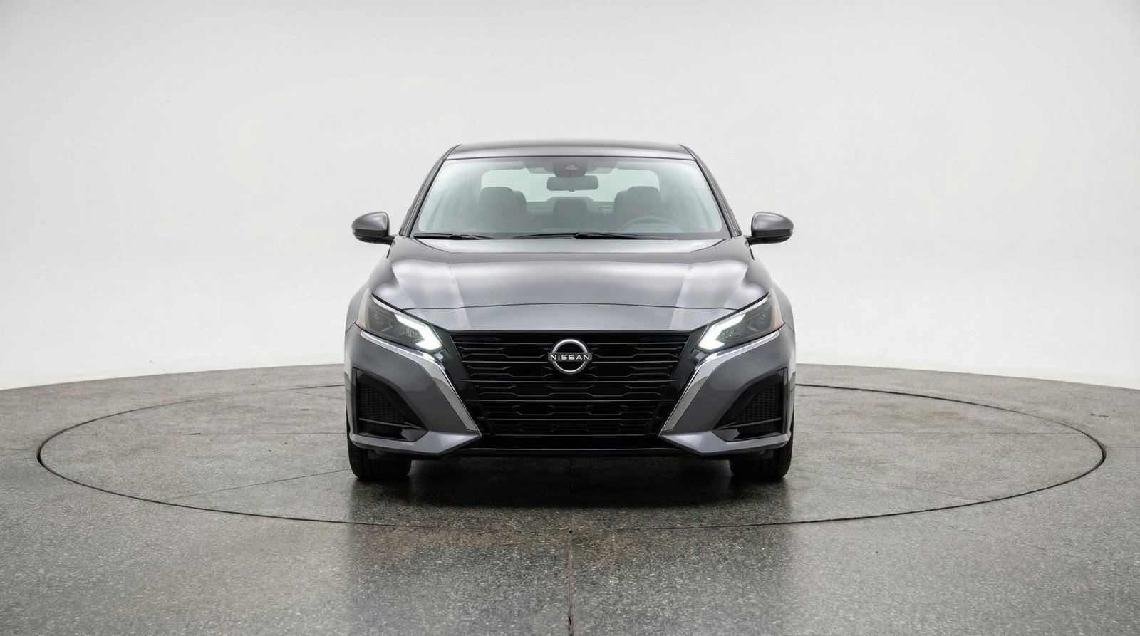 Used 2025 Nissan Altima 2.5 SV FWD image 2