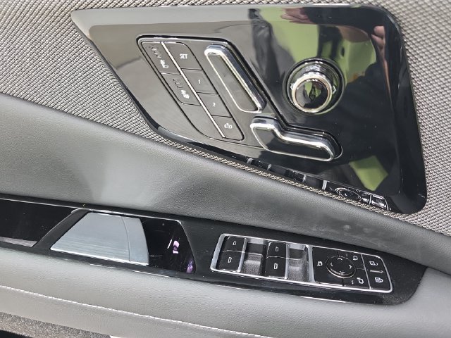 New 2027 Cadillac Optiq Sport w/ LPO, Floor Liner Package AWD/4WD image 25
