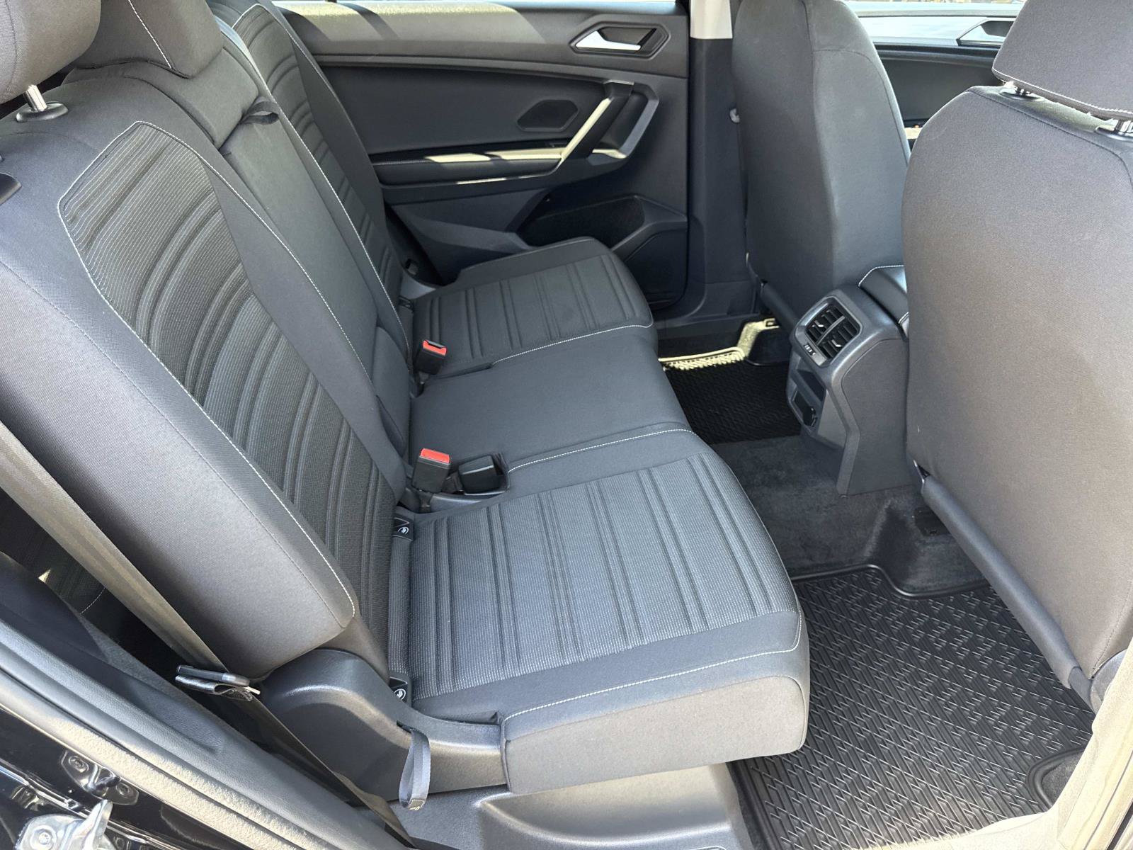 Certified 2024 Volkswagen Tiguan S FWD image 31
