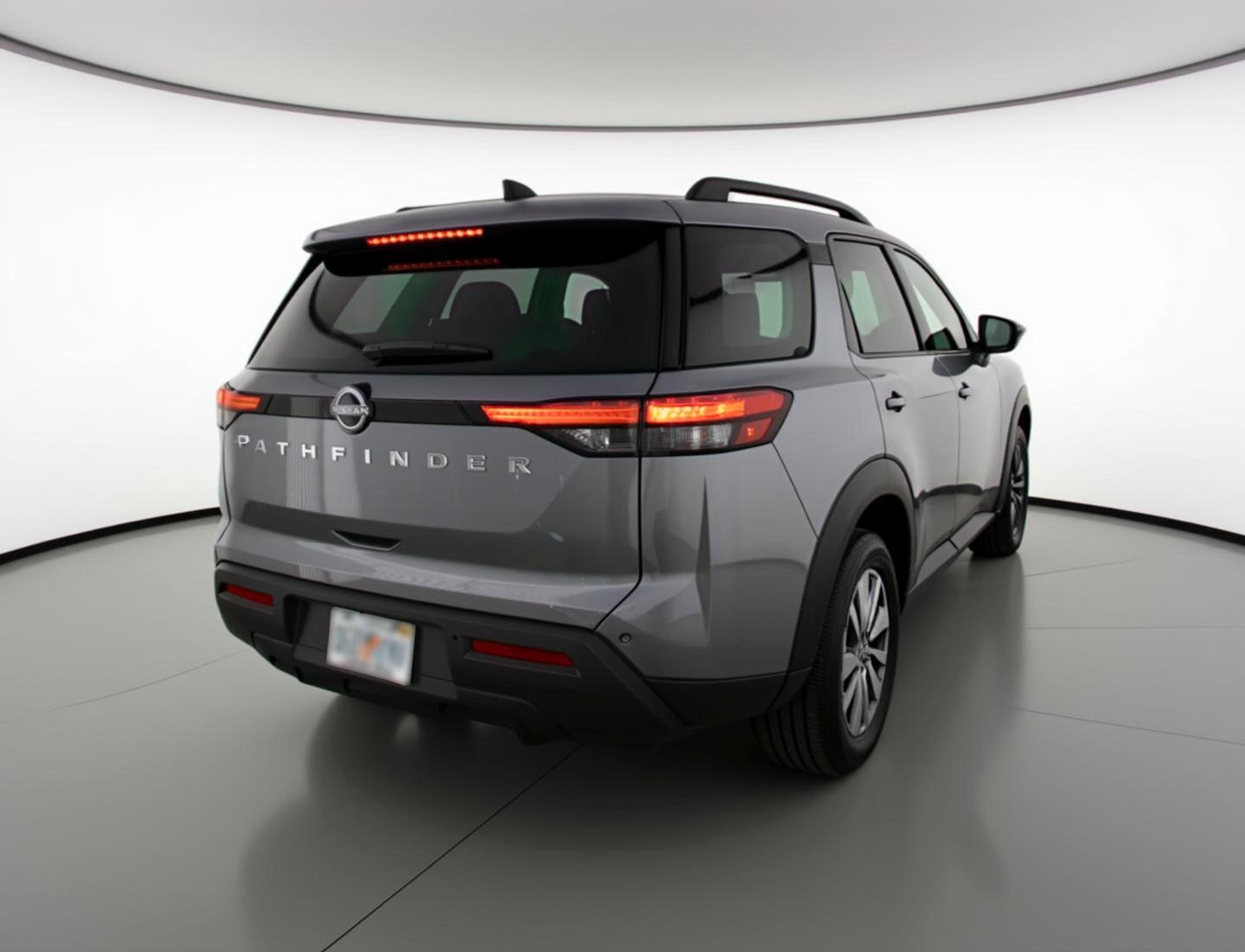 Used 2025 Nissan Pathfinder SV image 9