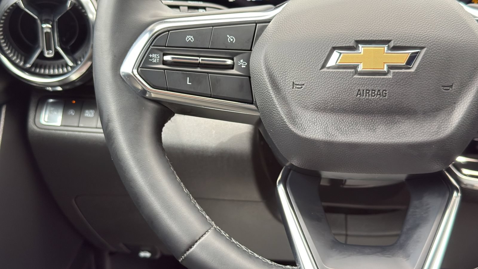 Used 2025 Chevrolet Equinox LT w/ Convenience Package II FWD image 14