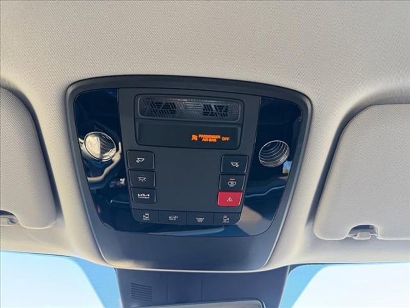 New 2026 Kia Carnival EX image 17