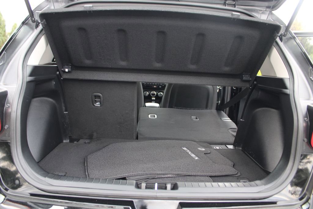 Used 2023 Hyundai Venue SEL image 15