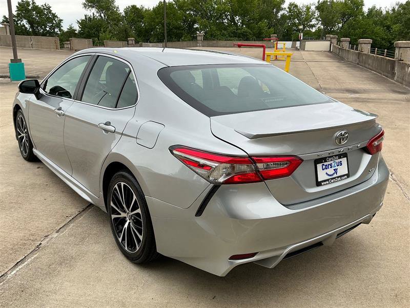 Used 2018 Toyota Camry SE FWD image 4