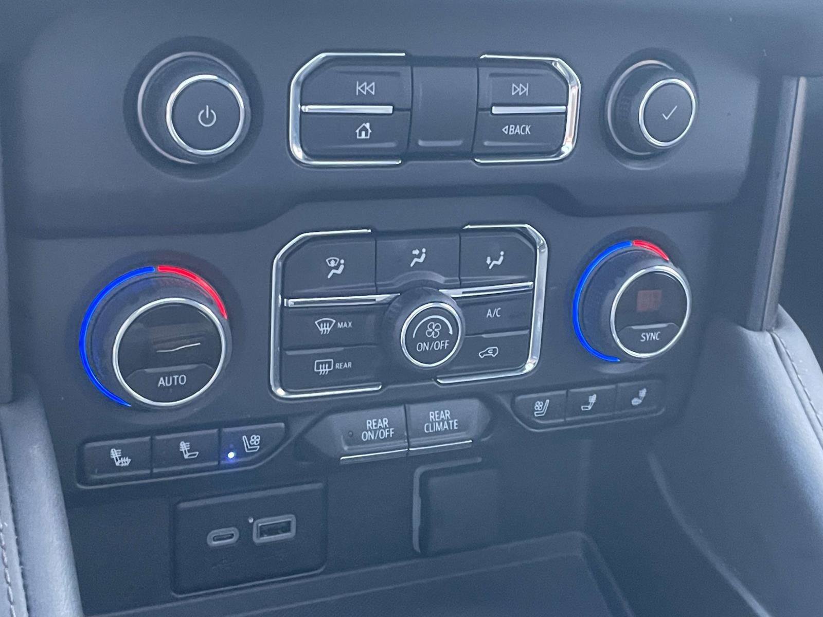 Used 2024 Chevrolet Suburban High Country image 5