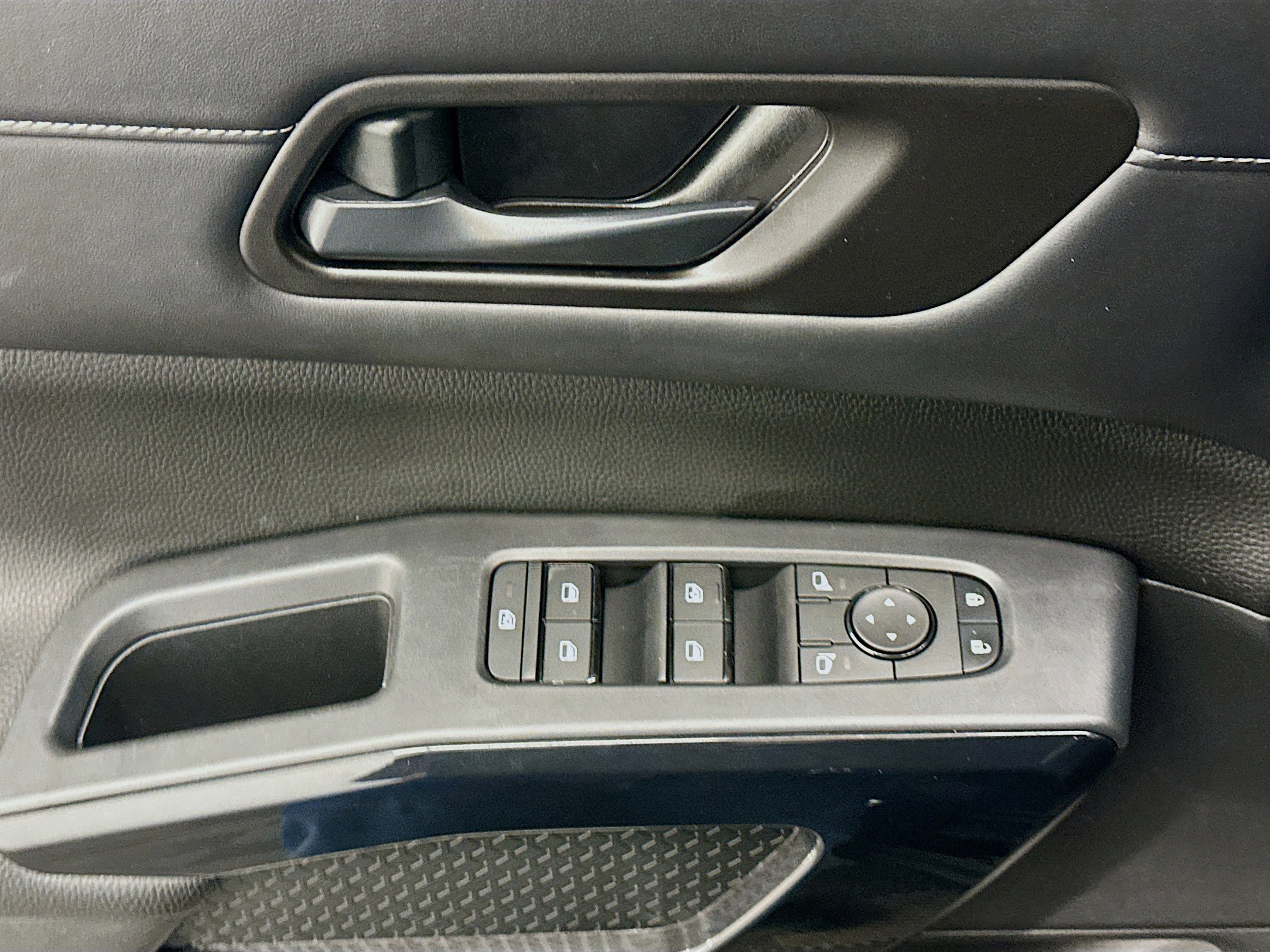 Used 2024 Nissan Pathfinder S image 15