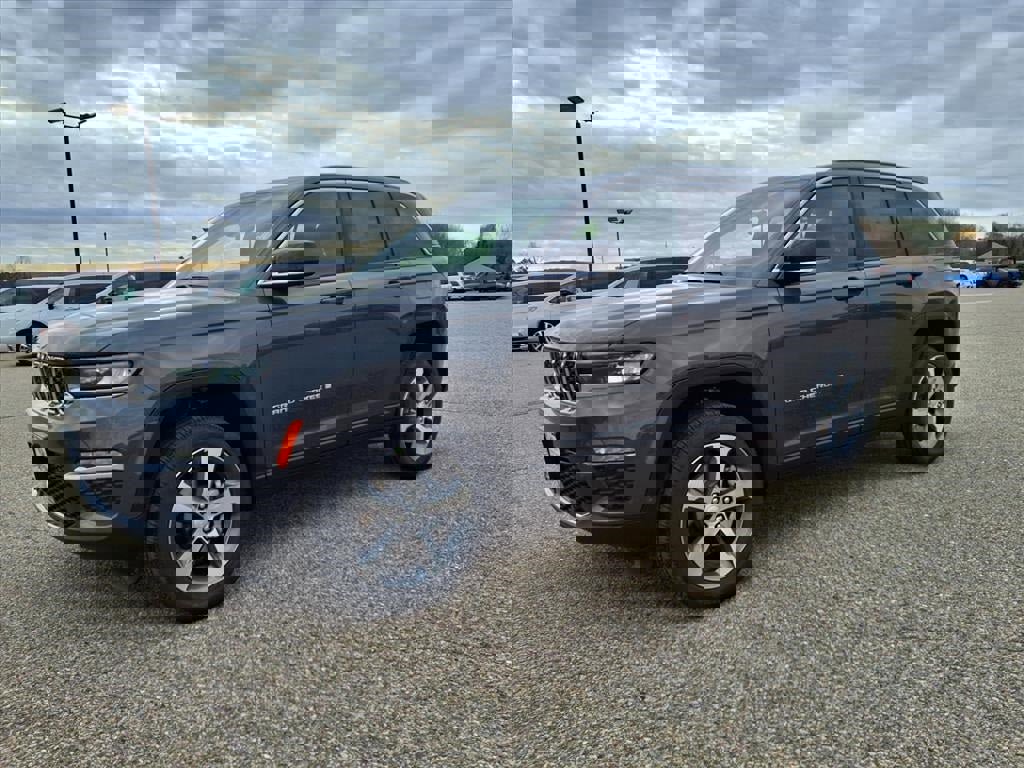 New 2025 Jeep Grand Cherokee Limited w/ Luxury Tech Group II image 11