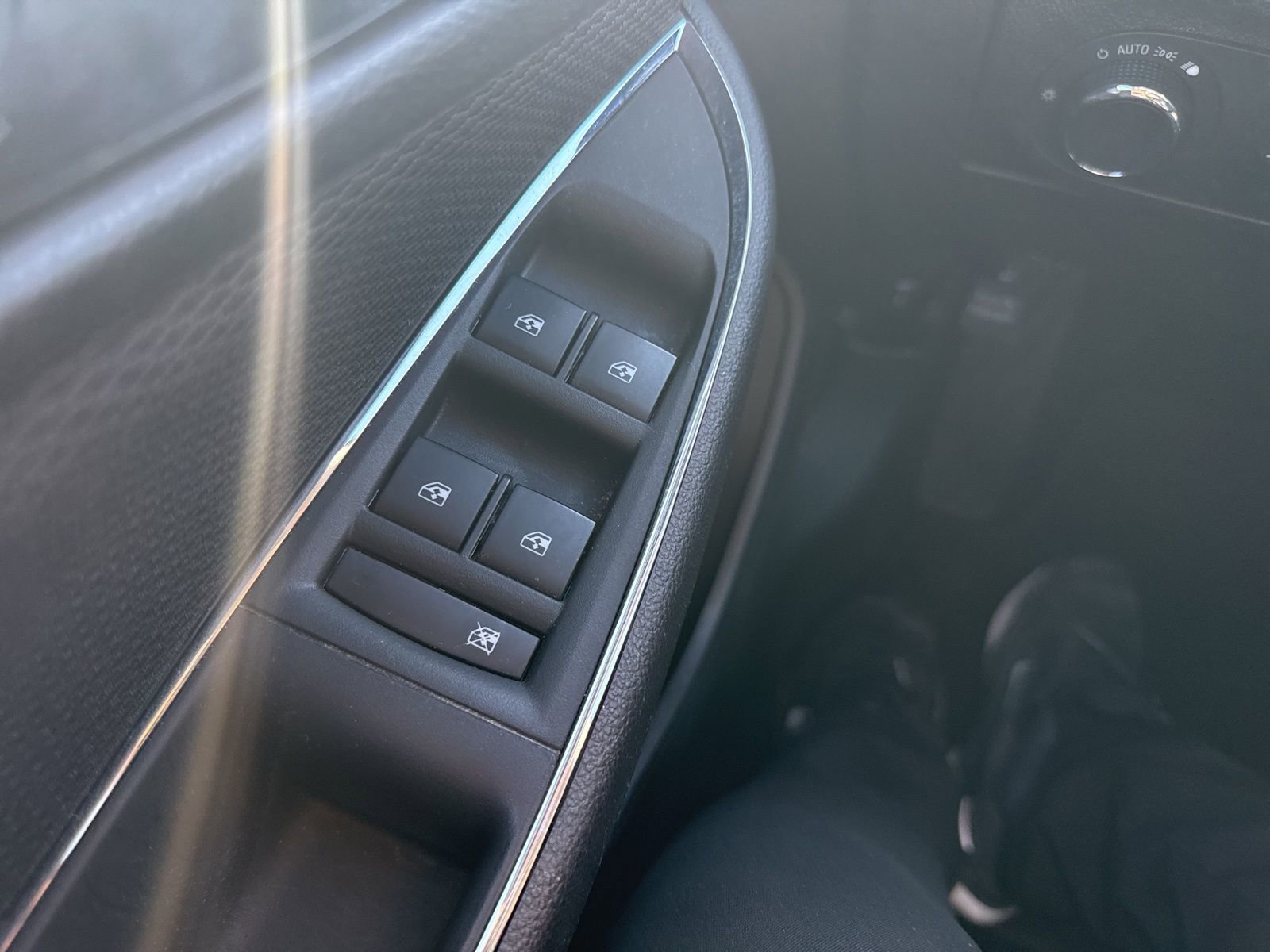 Used 2018 Chevrolet Cruze LT w/ Convenience Package image 35