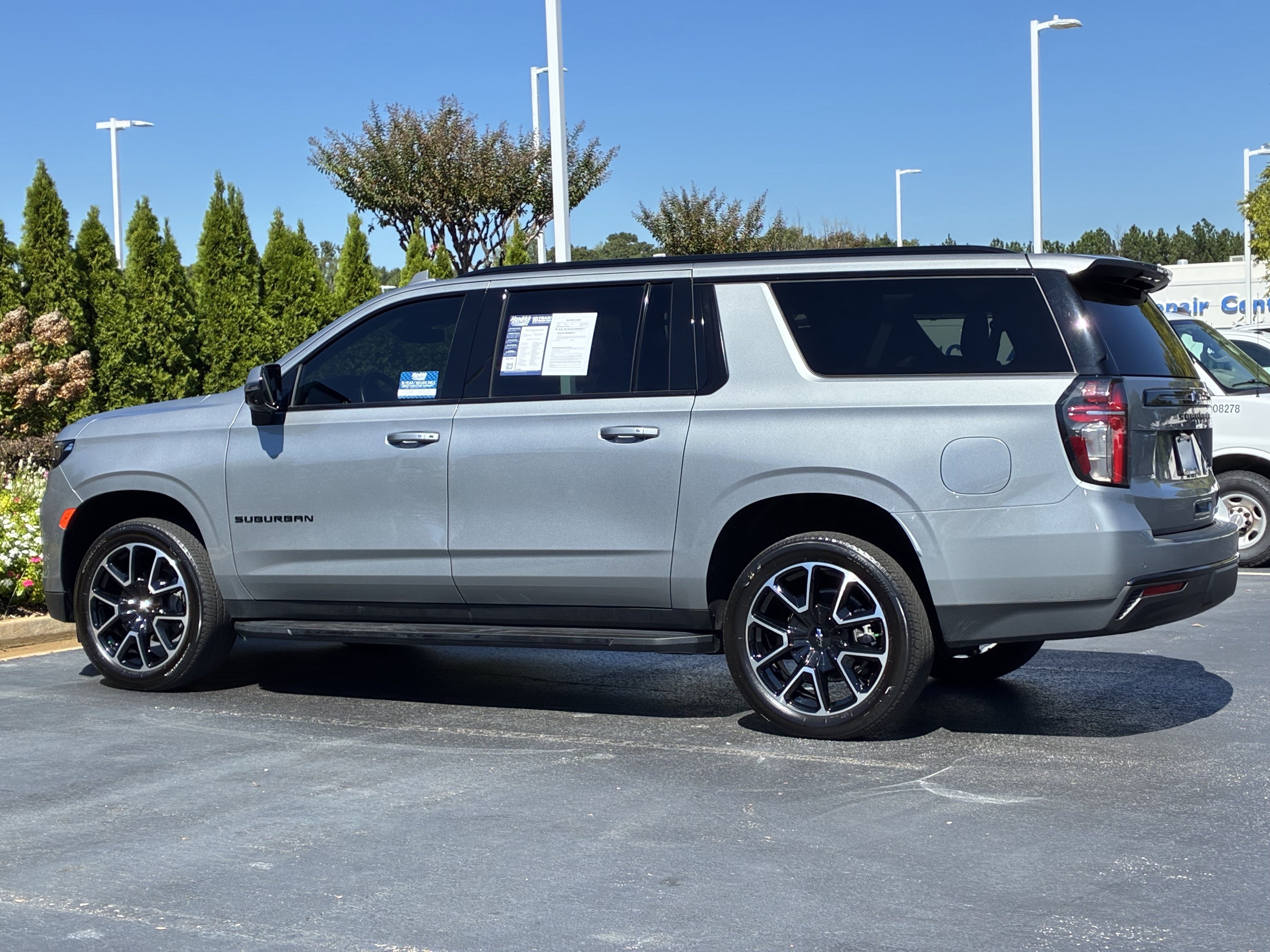 Used 2024 Chevrolet Suburban RST w/ Luxury Package RWD image 9
