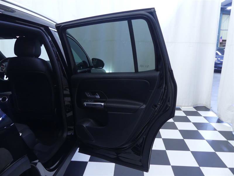 Used 2022 Mercedes-Benz GLB 250 4MATIC w/ Premium Package Lite image 27