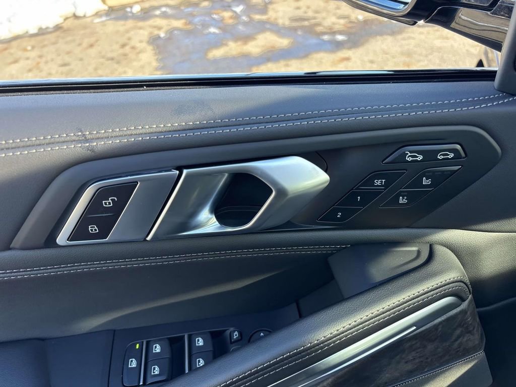 New 2026 BMW X6 xDrive40i w/ Executive Package image 12