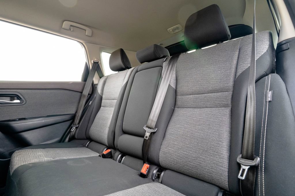 Used 2023 Nissan Rogue SV image 33