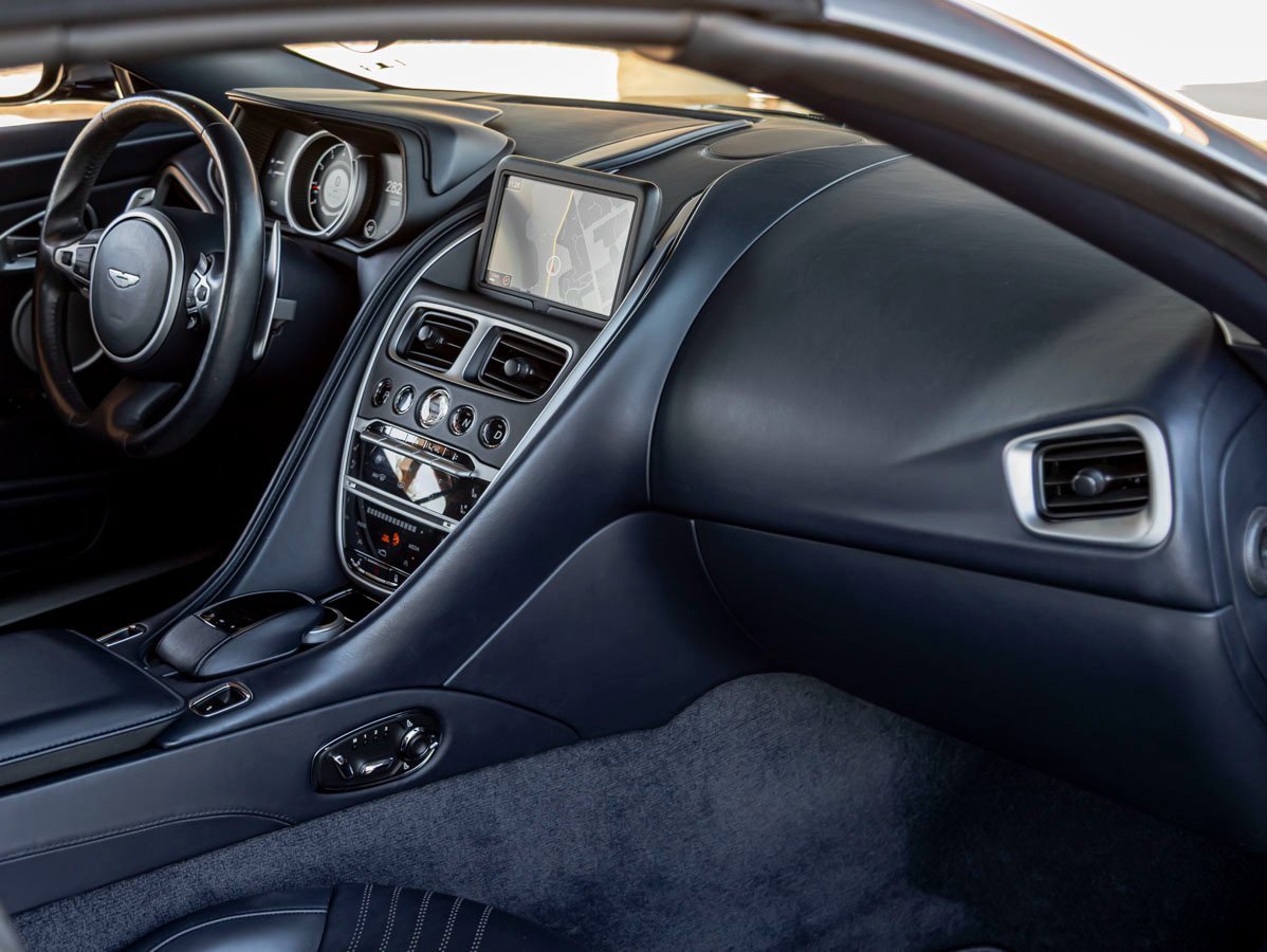 Used 2021 Aston Martin DB11 Volante image 25