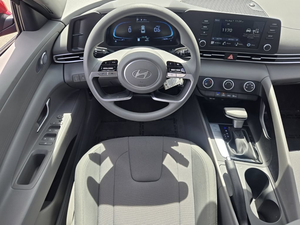 Used 2026 Hyundai Elantra SE FWD image 13