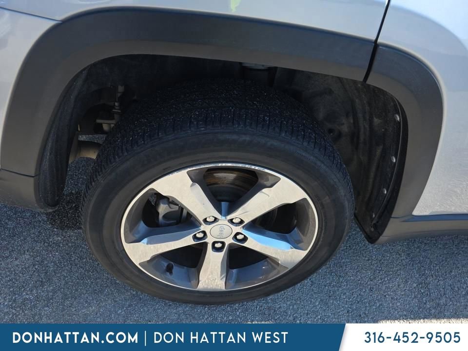 Used 2022 Jeep Grand Cherokee L Limited AWD/4WD image 7