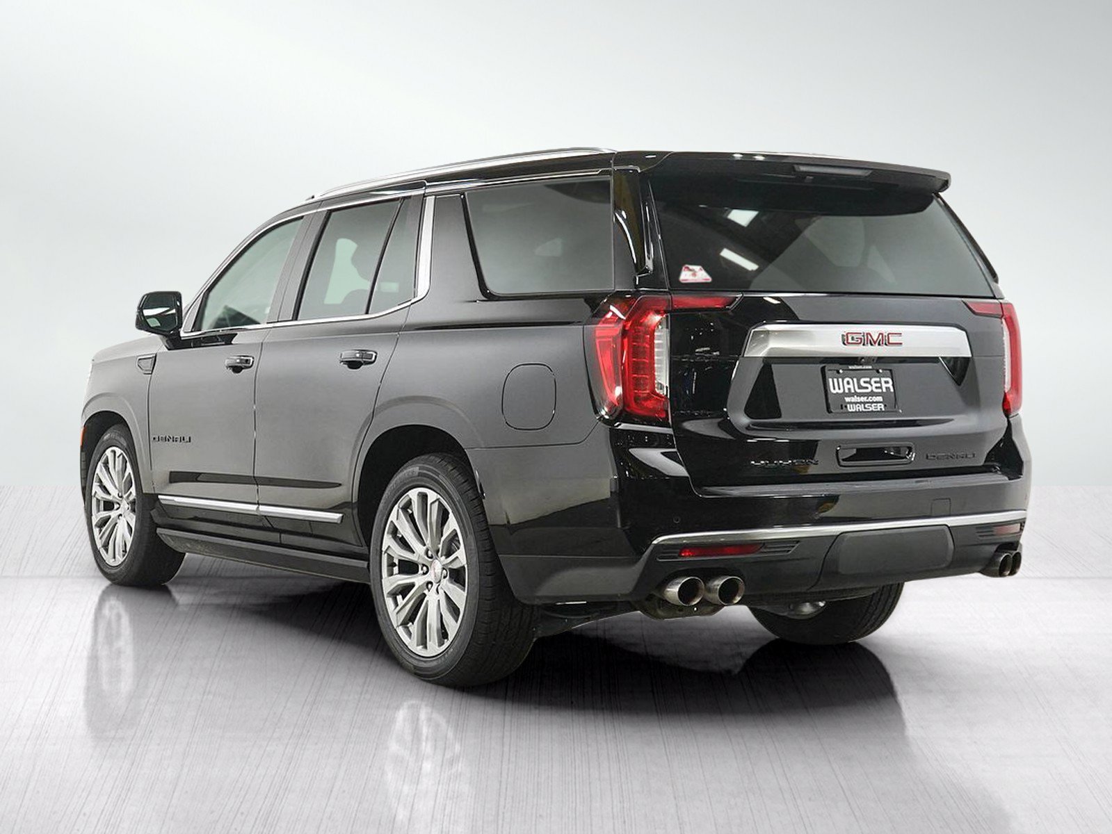 Used 2022 GMC Yukon Denali w/ Denali Premium Package AWD/4WD image 3
