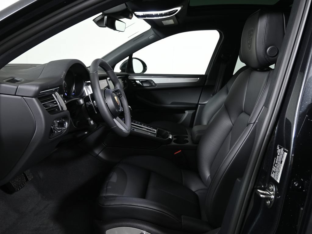 New 2026 Porsche Macan AWD/4WD image 5