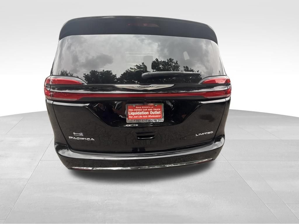Used 2026 Chrysler Pacifica Limited FWD image 4