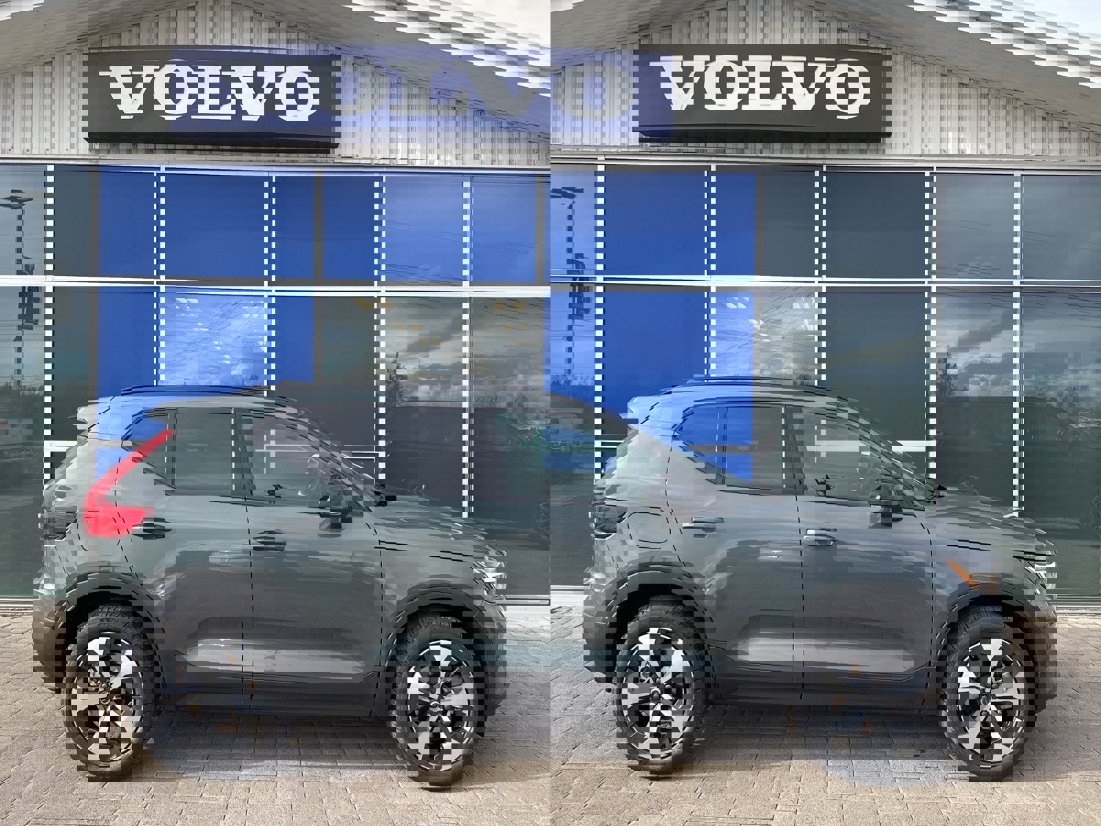 New 2026 Volvo XC40 B5 Plus w/ Protection Package Premier image 7