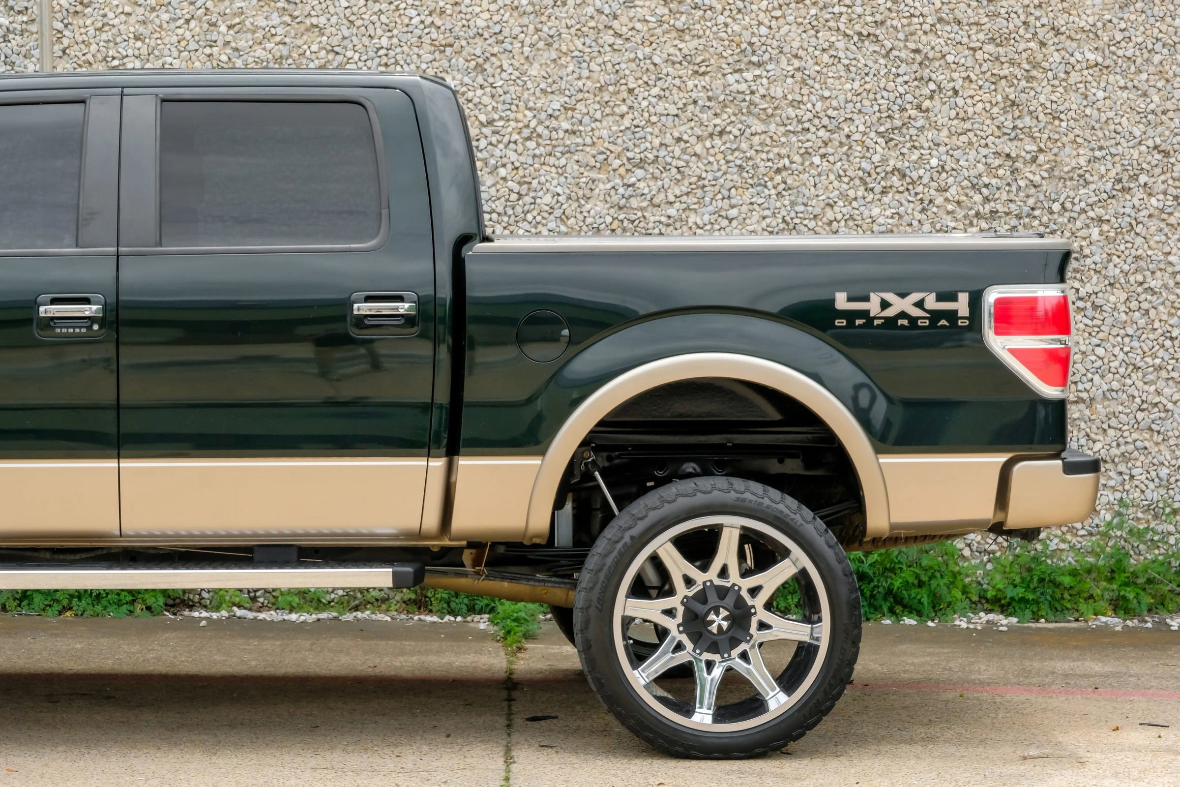 Used 2014 Ford F150 King Ranch w/ King Ranch Luxury Package AWD/4WD image 14