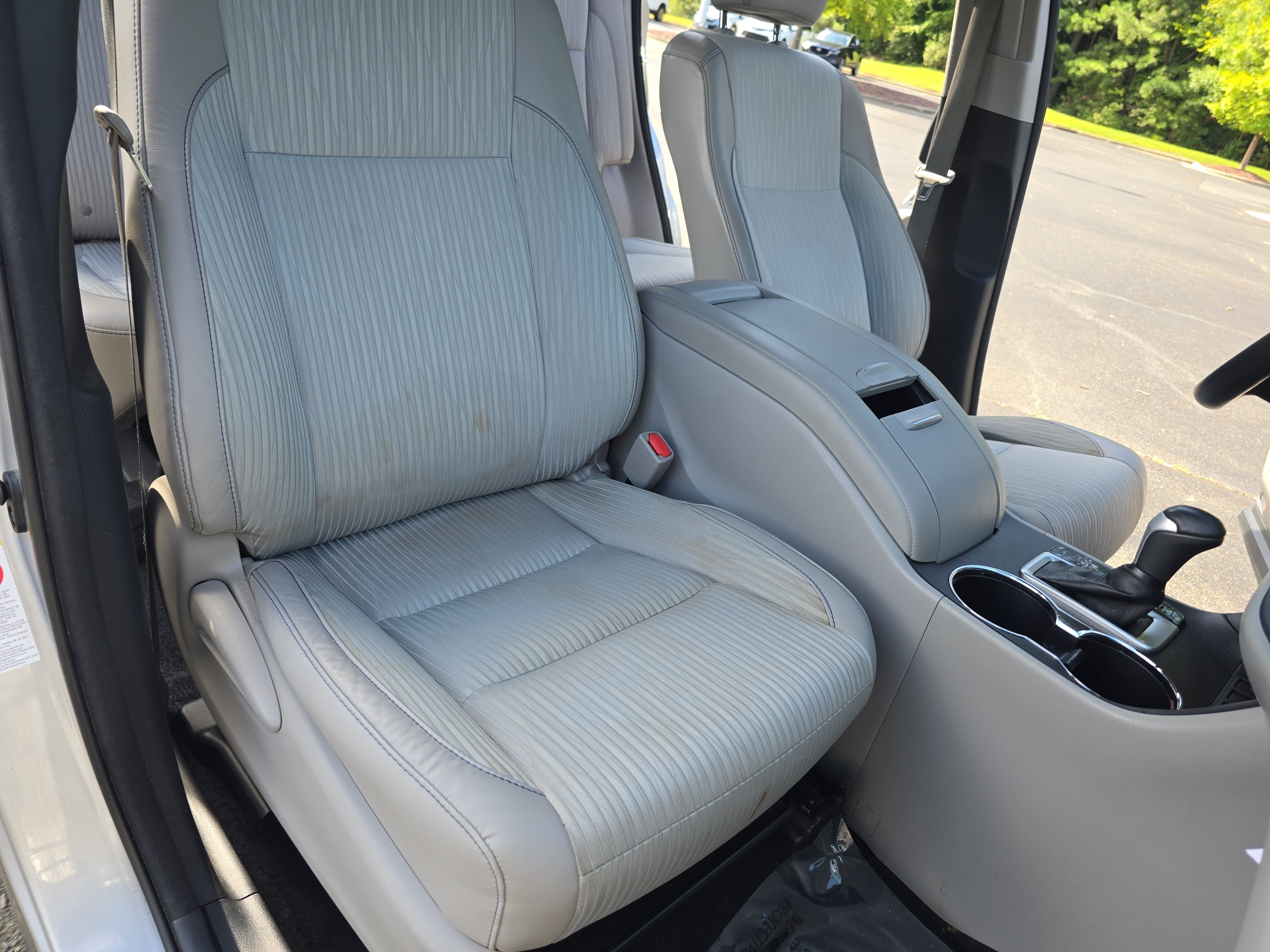 Used 2015 Toyota Highlander Plus FWD image 10