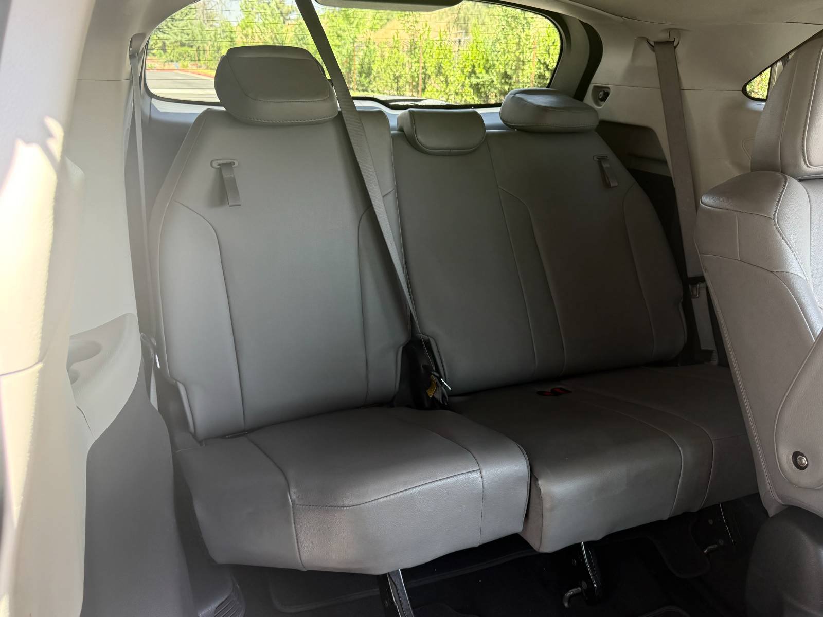 Used 2022 Toyota Sienna XLE FWD image 23