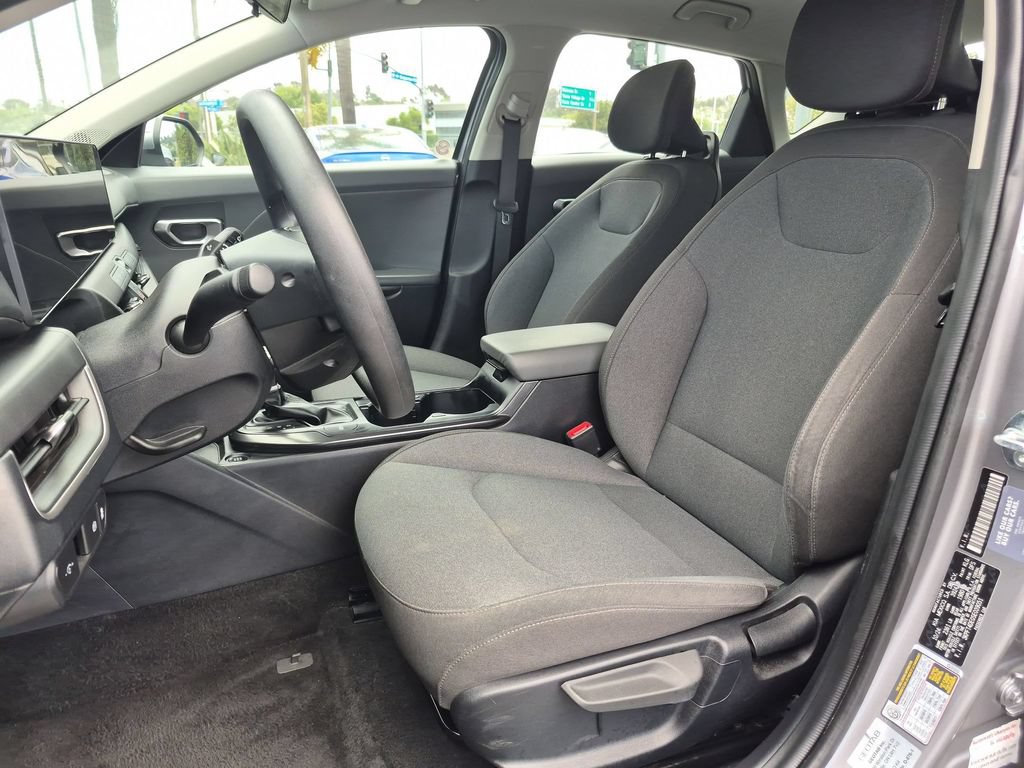 Used 2025 Kia K4 FWD image 25