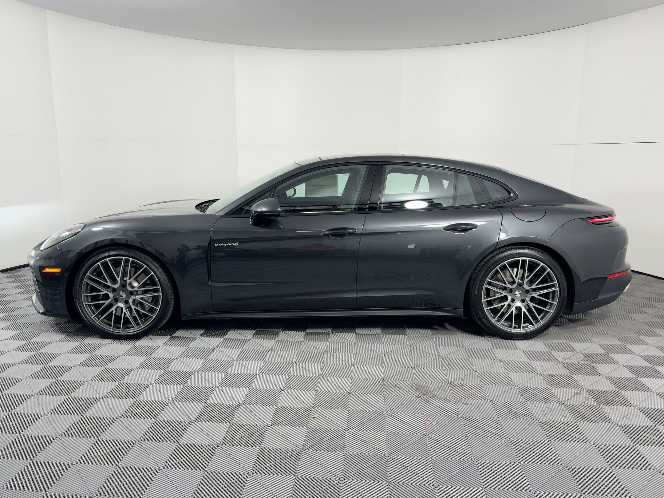 New 2026 Porsche Panamera 4 image 2