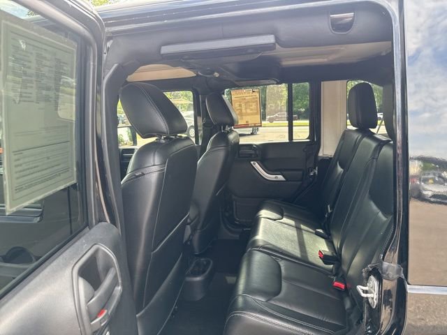 Used 2017 Jeep Wrangler Unlimited Sahara w/ Connectivity Group AWD/4WD image 19