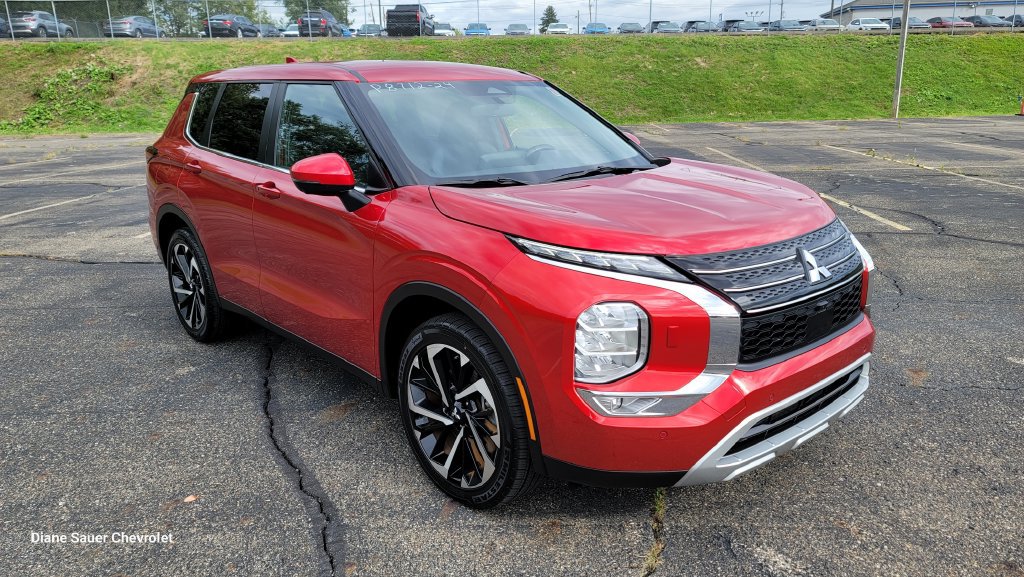 Used 2024 Mitsubishi Outlander AWD image 16