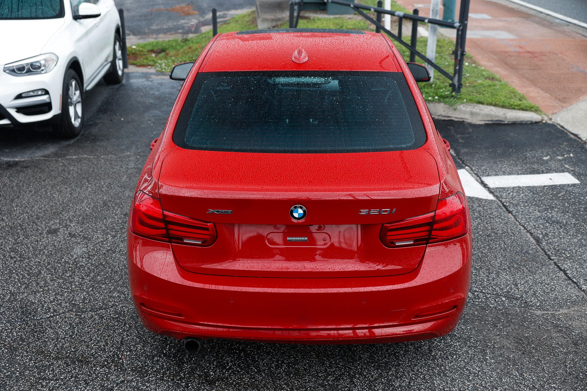 Used 2017 BMW 320i xDrive Sedan AWD/4WD image 12