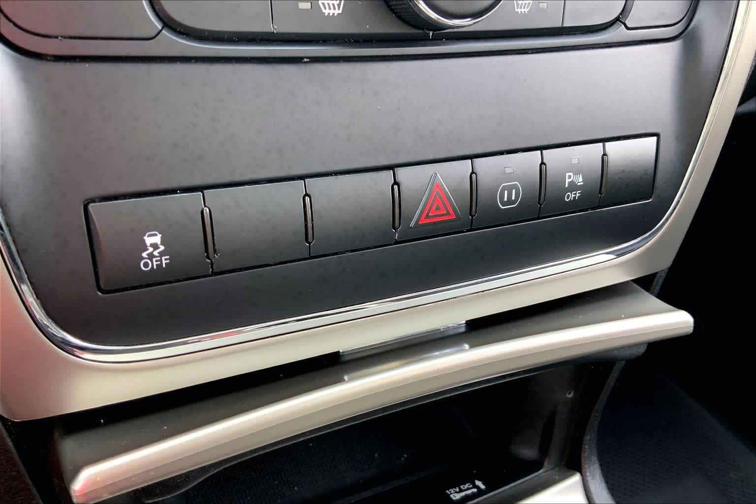 Used 2012 Jeep Grand Cherokee Laredo AWD/4WD image 29