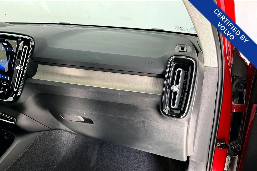 Certified 2023 Volvo XC40 B5 Ultimate w/ Protection Package Premier image 22