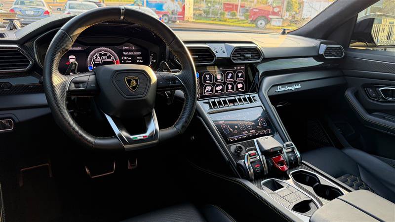 Used 2021 Lamborghini Urus AWD/4WD image 41