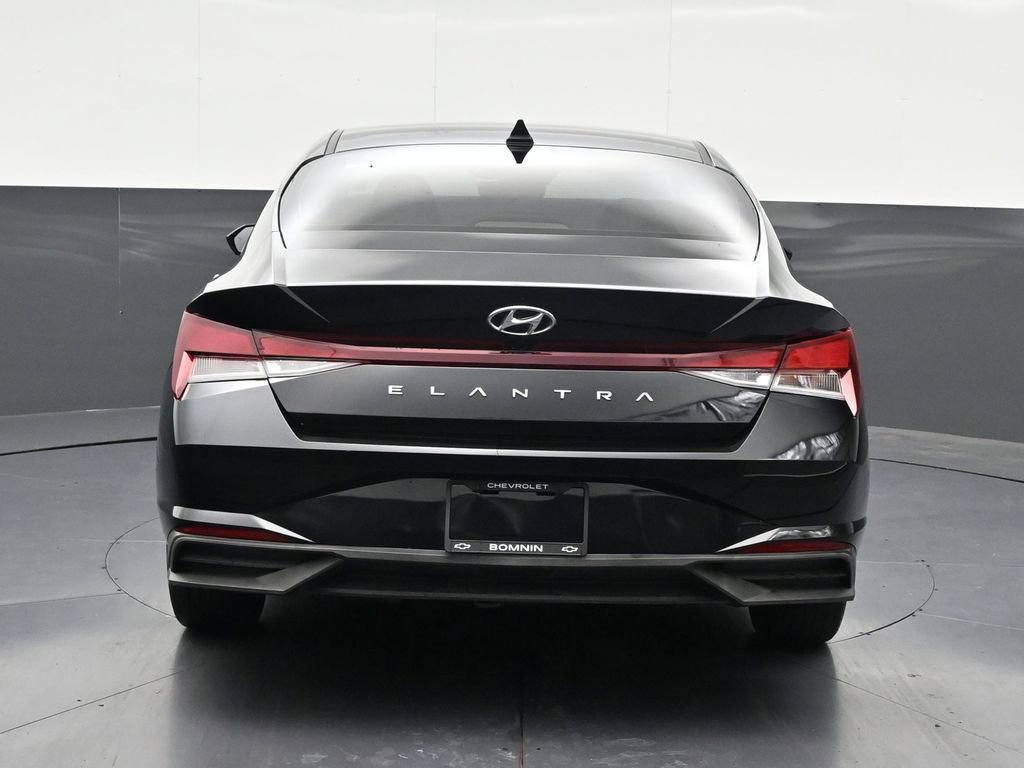 Used 2023 Hyundai Elantra SEL FWD image 4