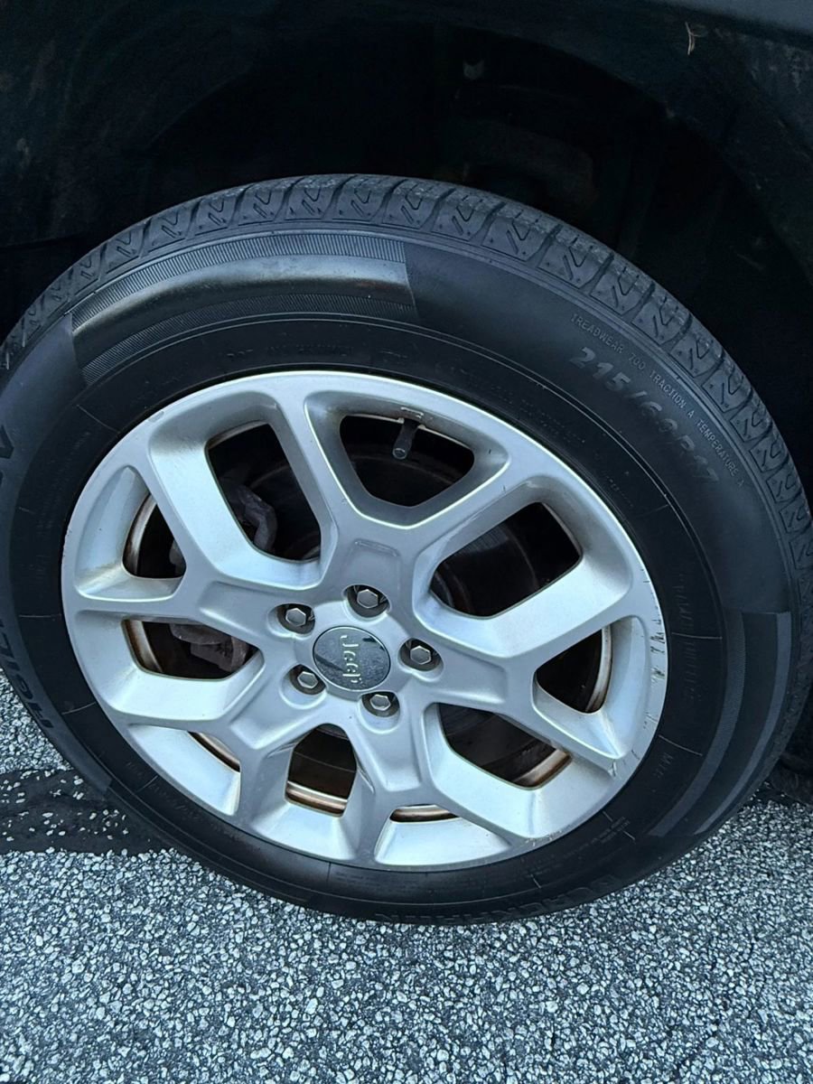 Used 2018 Jeep Renegade Latitude w/ Cold Weather Group FWD image 10