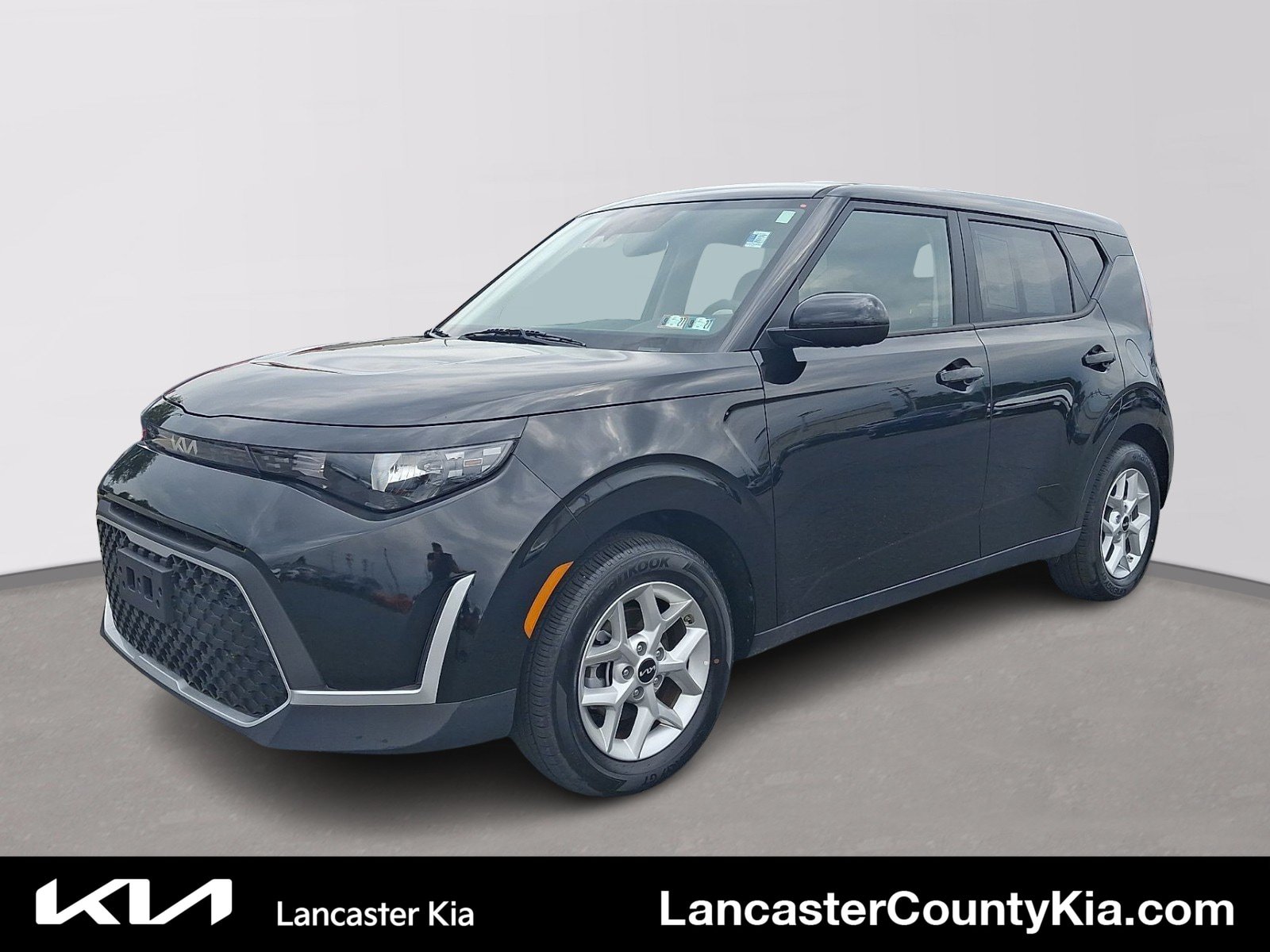 Used 2025 Kia Soul LX w/ LX Technology Package FWD image 1