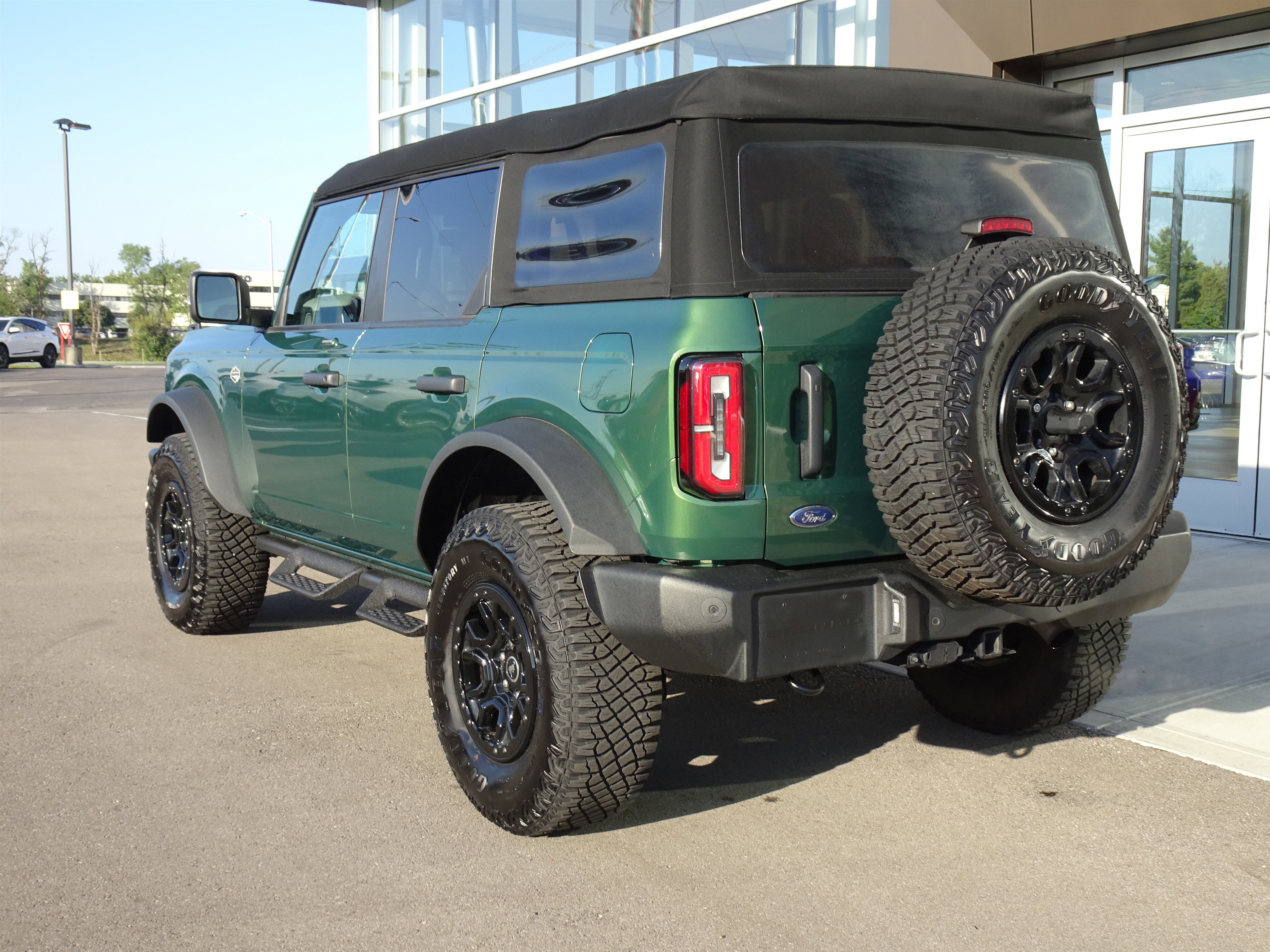 Used 2023 Ford Bronco Wildtrak image 3