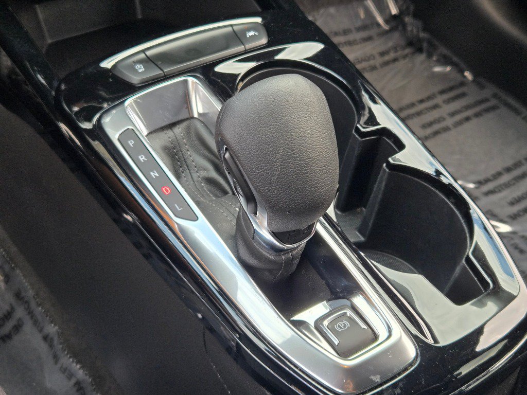 Certified 2025 Chevrolet Trax LT FWD image 28