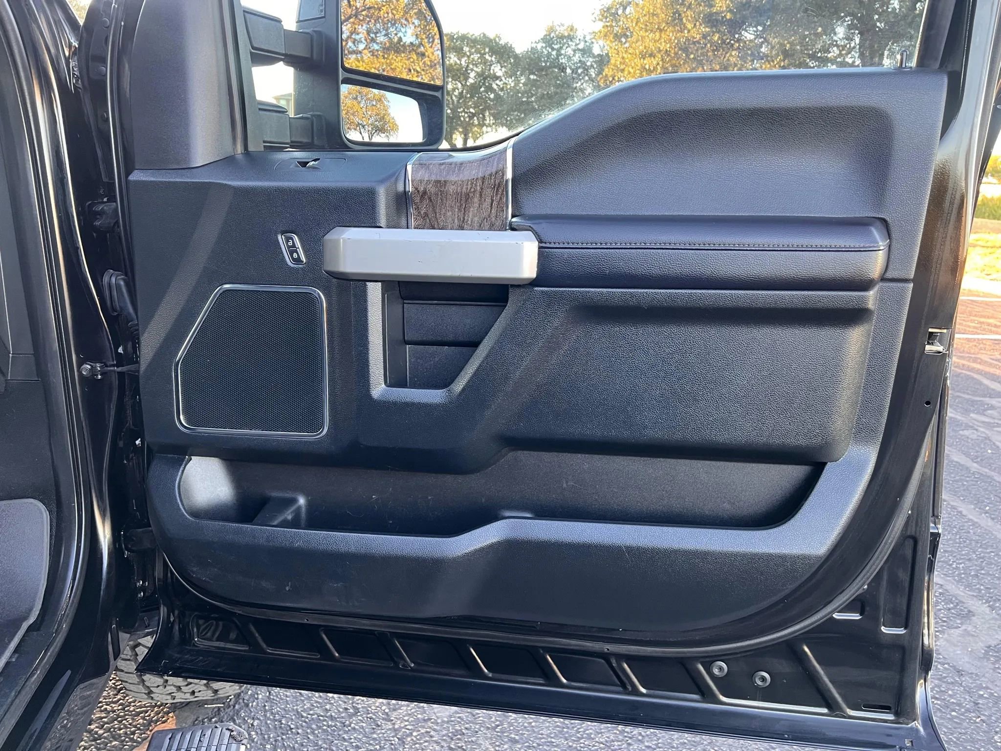 Used 2018 Ford F250 Lariat w/ Lariat Ultimate Package image 24