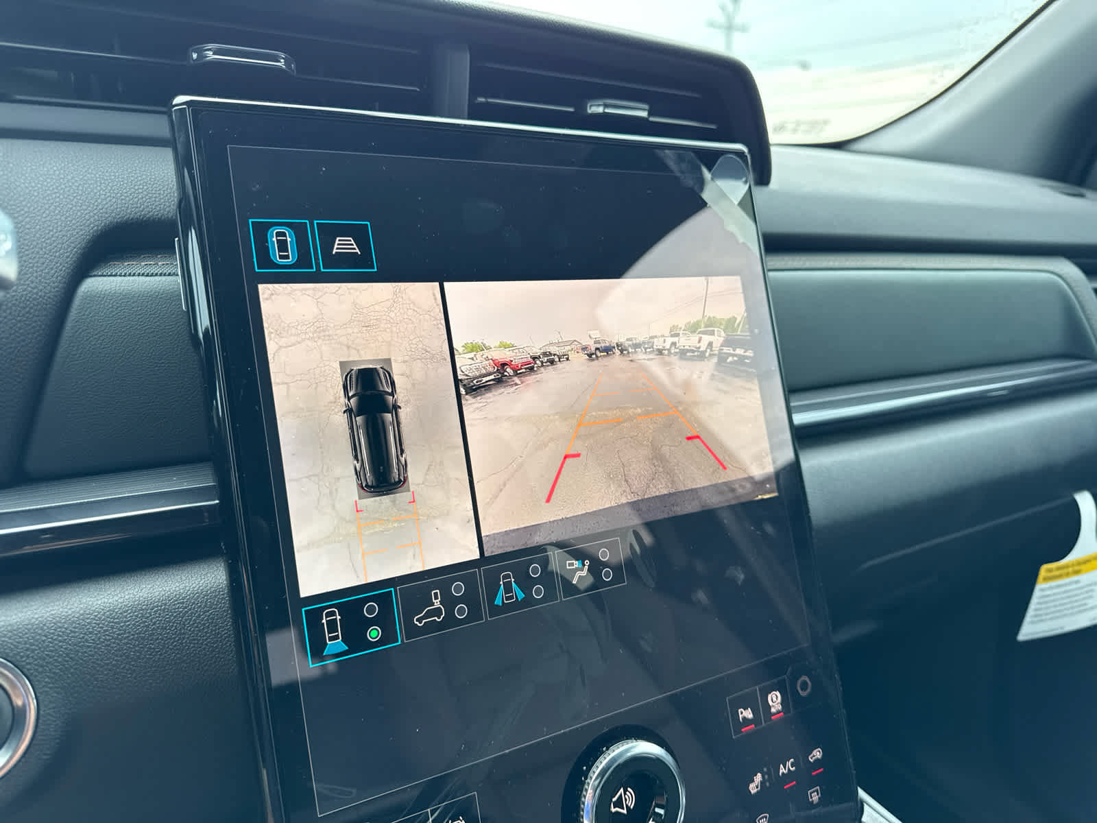 New 2027 GMC Terrain AT4 w/ Technology Package II AWD/4WD image 17