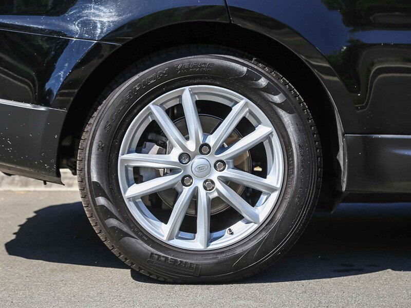 Used 2019 Land Rover Range Rover Sport SE AWD/4WD image 12