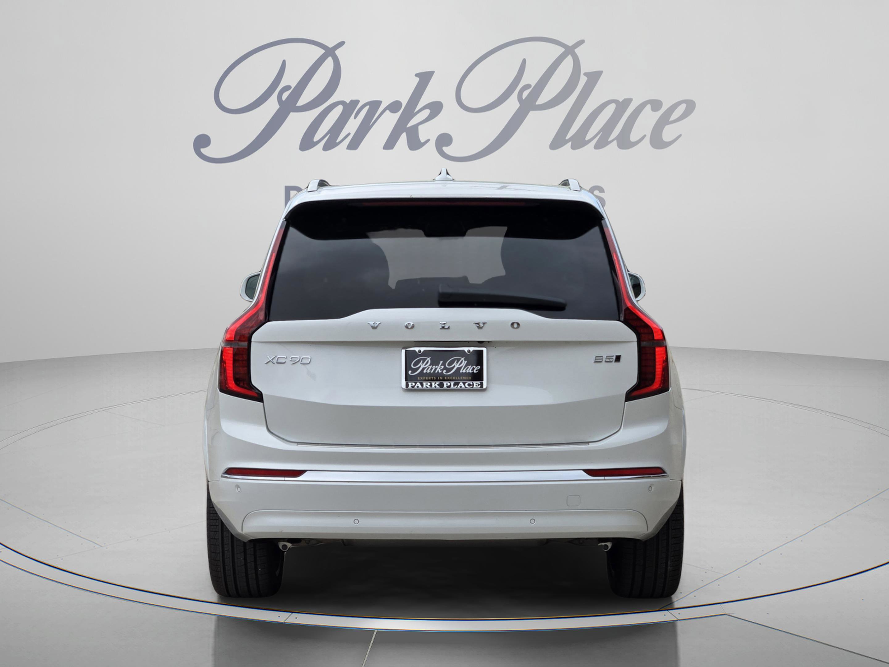 Used 2026 Volvo XC90 B5 Plus w/ Protection Package Premier AWD/4WD image 4