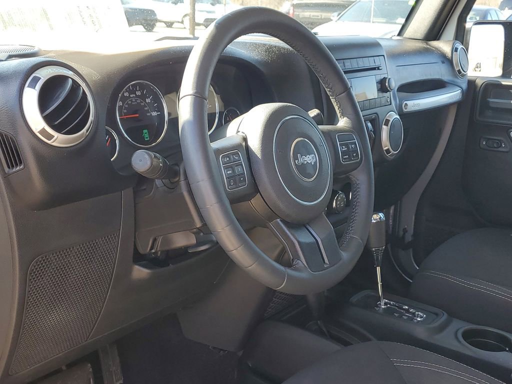 Used 2017 Jeep Wrangler Unlimited Sahara w/ Connectivity Group image 9